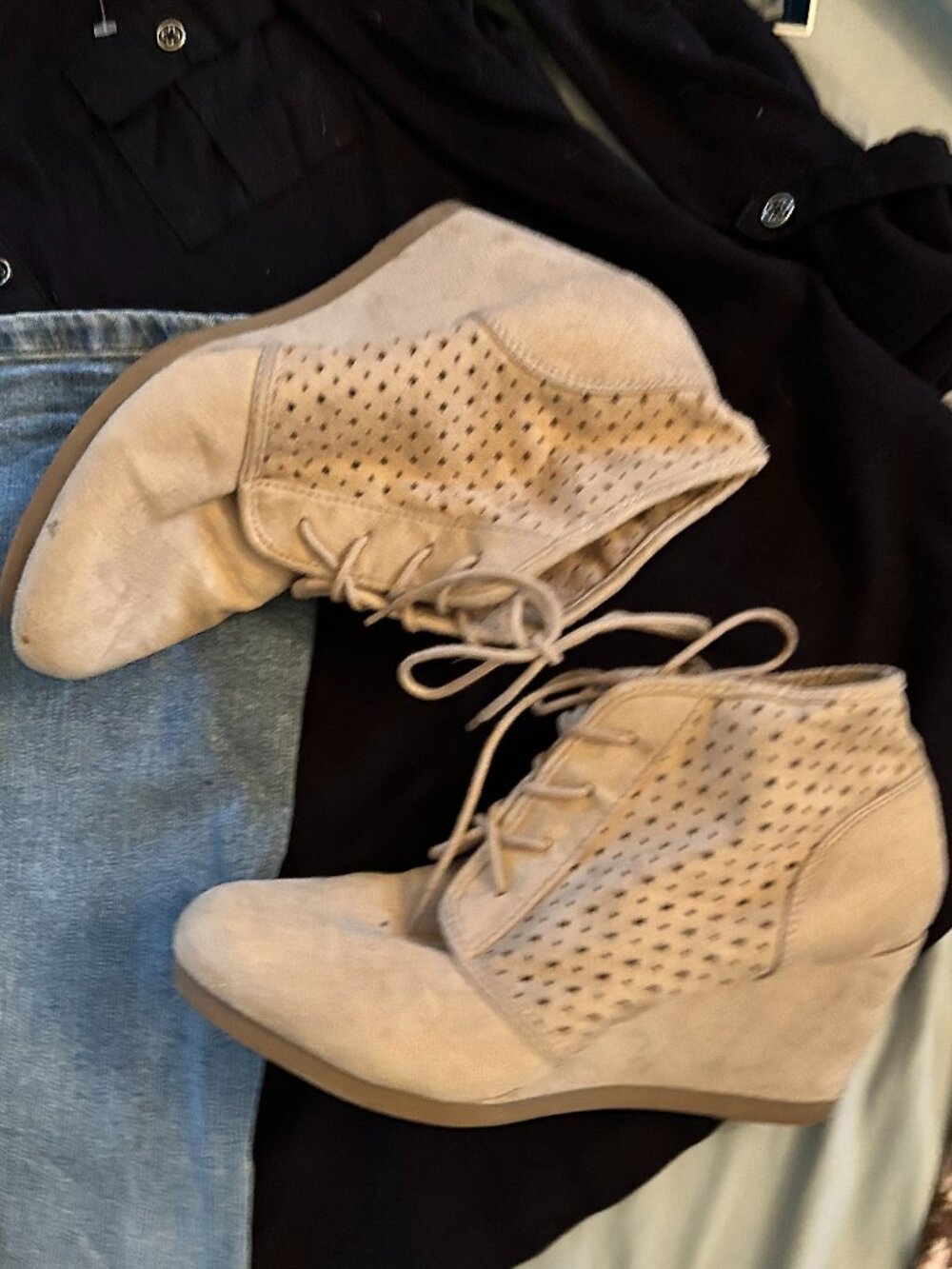 AEO tan womans size 9 ankle boots  shoes nine faux leather